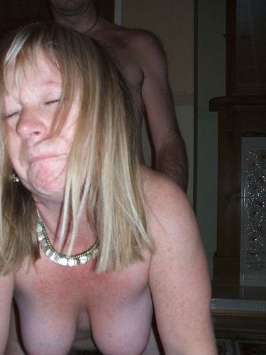 Зрелая мамаша трахается в писю на частном порно фото